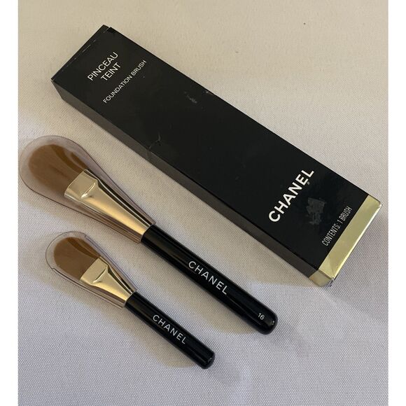 New in Box Chanel Pinceau Teint #16 Foundation Brush Full & Match Travel Brush - Picture 1 of 2